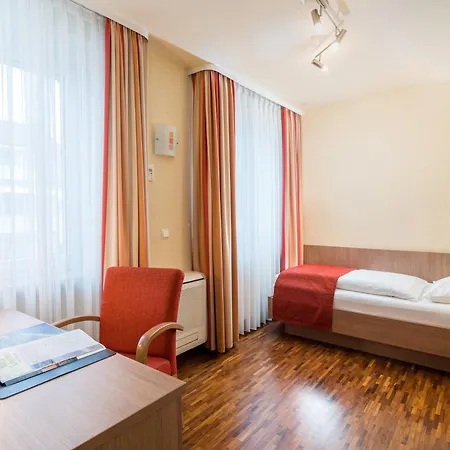 茨尔施米德酒店 3* 博登斯边的拉多夫采尔